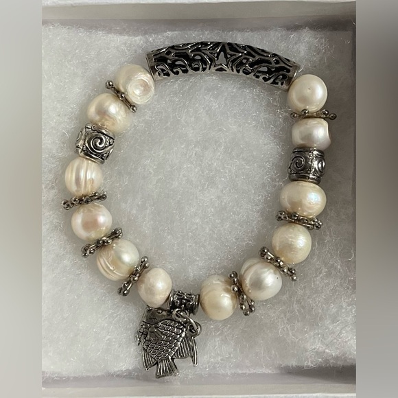 𝅺🎁💝 Real pearl bracelet with fish charm - will also wrap for extra $5 - Picture 1 of 4